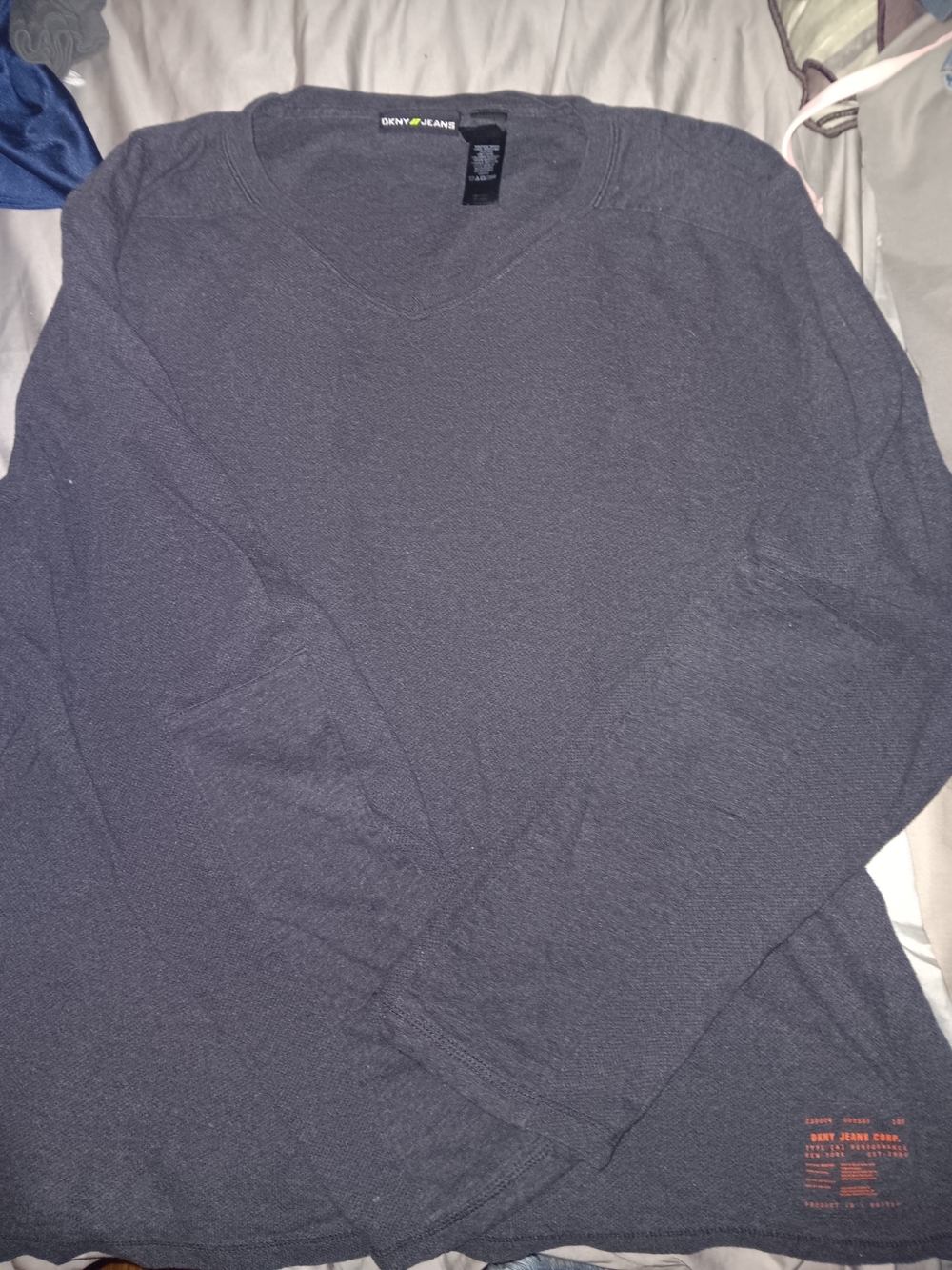 Dkny Men's V-Neck Long Sleeve Sweater in Charcoal